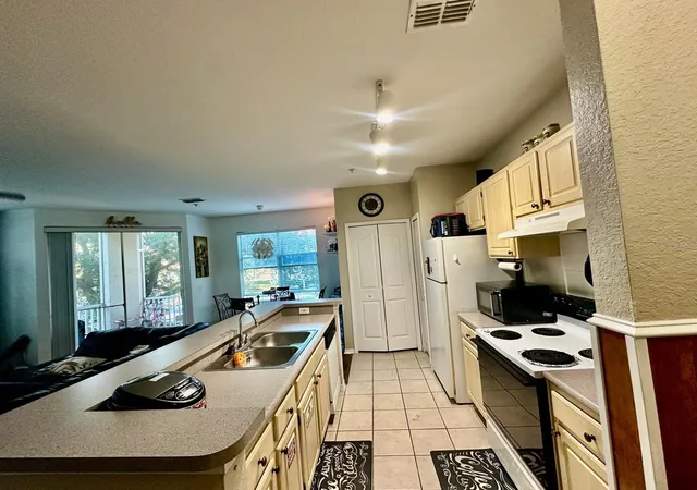 Photo 3 of Condo for sale at 2718 Maitland Xing Way #207, Orlando, FL 32810 | MLS# O6395081 | Listing updated on 2026-08-11