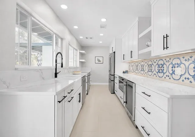 Photo 5 of Single family home for sale at 608 Gardenia Dr, Venice, FL 34285 | MLS# A4688228 | Listing updated on 2026-06-28