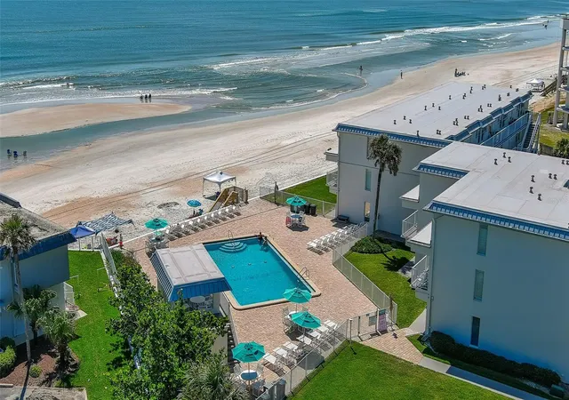 Listing Photo 4 - Condo for sale in building located at 4849 Saxon, New Smyrna Beach, FL 32169 - Unit #C202