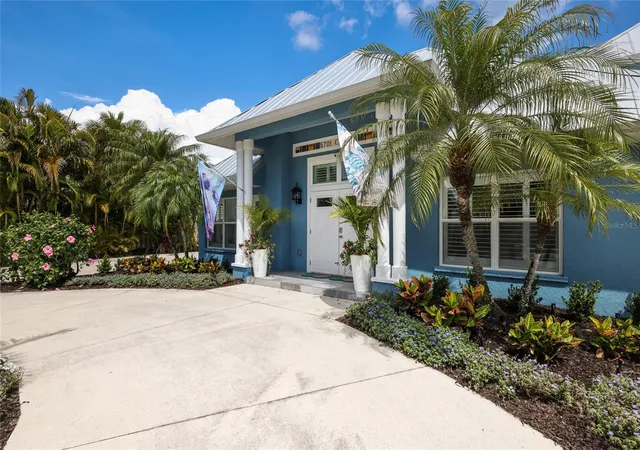 Photo 4 of Single family home for sale at 5701 Carissa St, Holmes Beach, FL 34217 | MLS# A4688232 | Listing updated on 2026-10-07