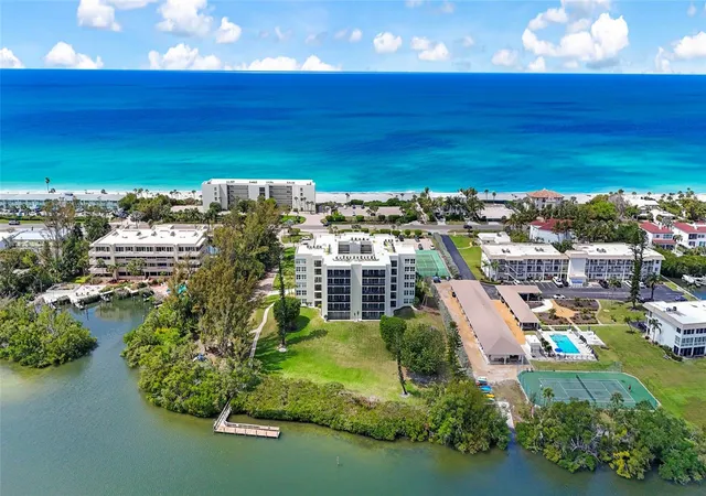 Homes for sale in Longboat Key, FL | 3240 Gulf Of Mexico Dr #B104, Longboat Key, FL 34228 | MLS# A4688243