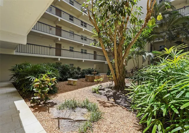 Homes for sale in Longboat Key, FL | 3240 Gulf Of Mexico Dr #B104, Longboat Key, FL 34228 | MLS# A4688243