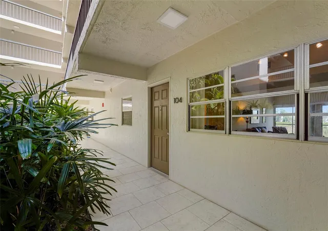 Homes for sale in Longboat Key, FL | 3240 Gulf Of Mexico Dr, Longboat Key, FL 34228