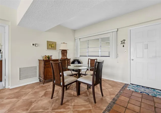 Homes for sale in Longboat Key, FL | 3240 Gulf Of Mexico Dr, Longboat Key, FL 34228