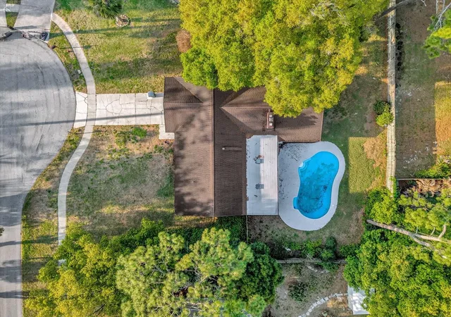 Photo 2 of Single family home for sale at 2 Hudson Cvs, Longwood, FL 32750 | MLS# O6395131 | Listing updated on 2026-09-20