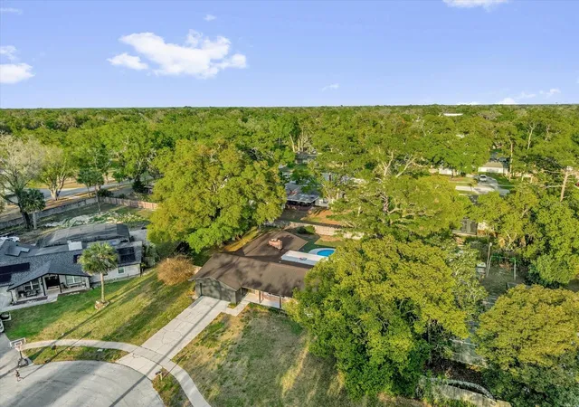 1st image of 2 Hudson Cvs, Longwood, FL 32750 | MLS# O6395131