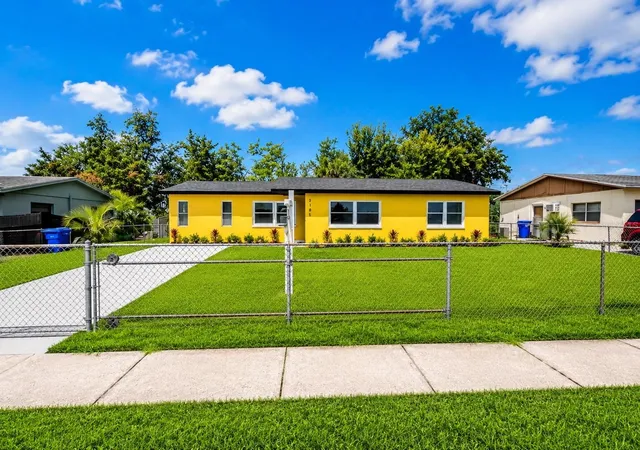 1st image of 2105 9th St Ne, Winter Haven, FL 33881 | MLS# O6395140