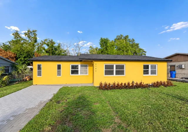 Photo 1 of Single family home for sale at 2105 9th Street Ne, Winter Haven, FL 33881 | MLS# O6395140 | Listing updated on 2026-09-28