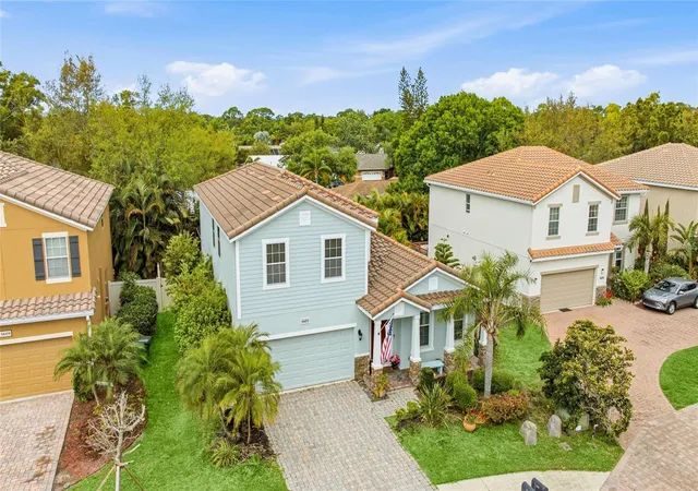 Photo 2 of Single family home for sale at 5603 Aaron Ct, Sarasota, FL 34232 | MLS# A4688260 | Listing updated on 2026-09-21