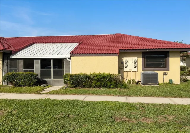 Photo 4 of Townhouse at 444 Hunter Cir, Kissimmee, FL 34758 | MLS# O6395144 | | Sold on 2026-10-16
