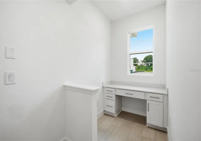 Photo 4 of Sale Pending at 5141 Spring Maiden Cir, Apollo Beach, FL 33572 | MLS# S5146882 | Listing updated on 2026-09-24
