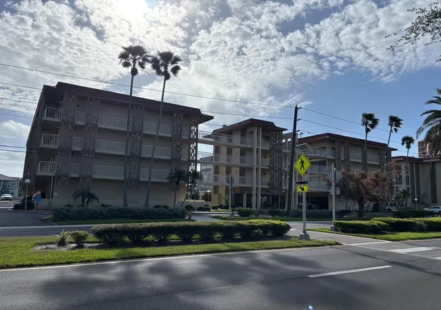 2nd image of 121 Island Wy #331, Clearwater Beach, FL 33767 | MLS# TB8492545