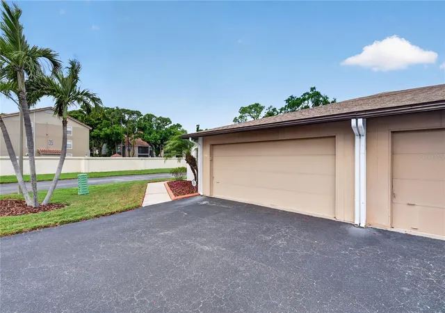 Photo 3 of Condo for sale at 3501 N Village Ct #220, Sarasota, FL 34231 | MLS# A4688282 | Listing updated on 2026-08-07