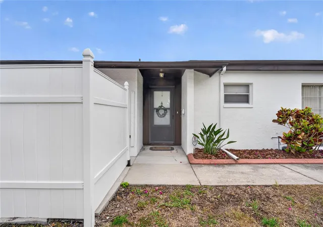 Listing Photo 4 - Condo for sale in building located at 3501 N Vlg Ct, SARASOTA, FL 34238 - Unit #220