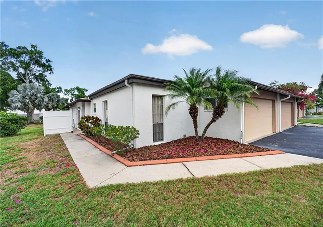 Listing Photo 5 - Condo for sale in building located at 3501 N Vlg Ct, SARASOTA, FL 34238 - Unit #220