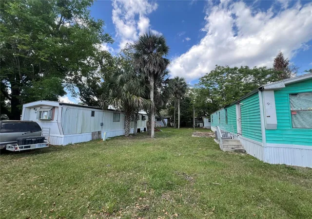 Photo 2 of Manufactured home for sale at 30 Wafford St, Umatilla, FL 32784 | MLS# O6395218 | Listing updated on 2026-04-06