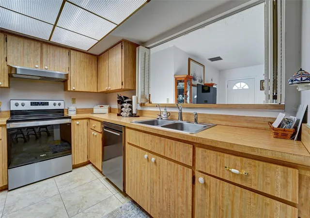 2nd image of 11340 Dollar Lake Dr #2, Port Richey, FL 34668 | MLS# W7884402