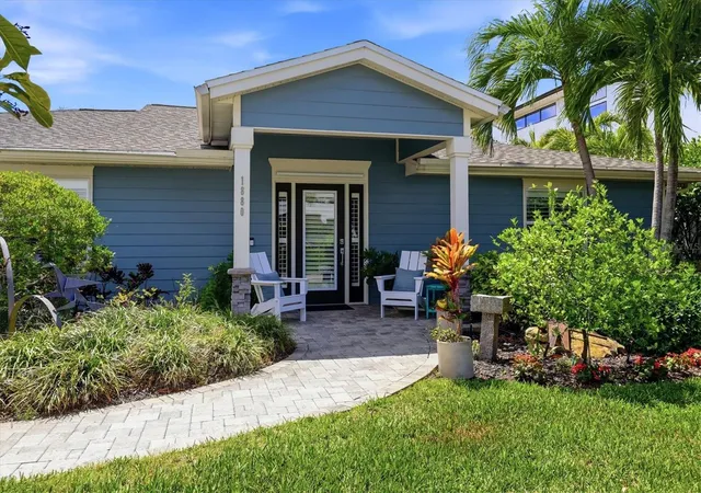 3rd image of 1880 Loma Linda St, Sarasota, FL 34239 | MLS# A4688301