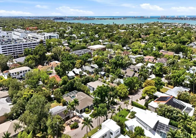 38th image of 1880 Loma Linda St, Sarasota, FL 34239 | MLS# A4688301
