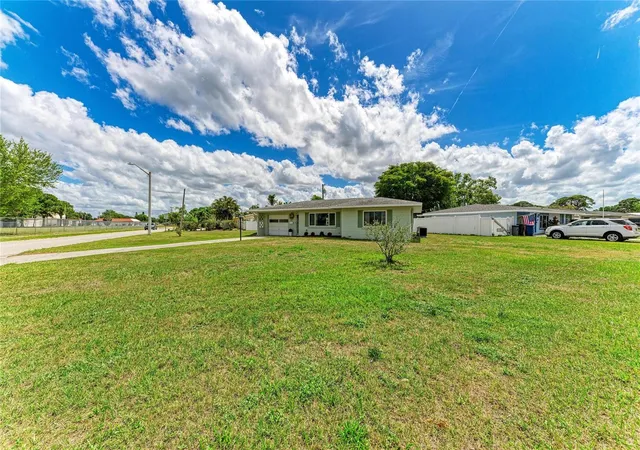 35th image of 2811 33rd Ave W, Bradenton, FL 34205 | MLS# A4688318
