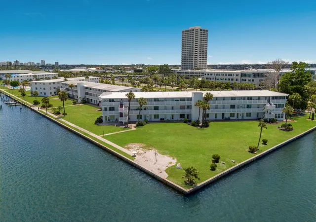 2nd image of 761 John Ringling Blvd, SARASOTA, FL 34236