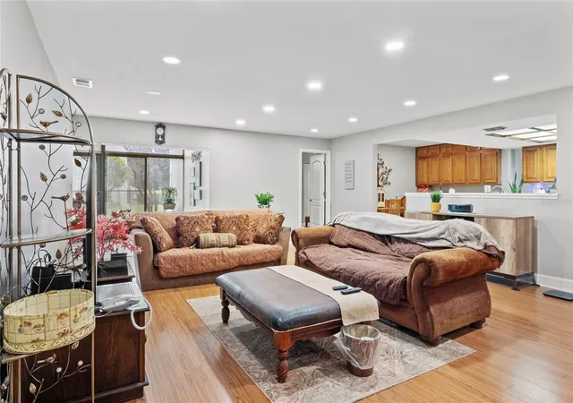 5th image of 13140 Vlg Chase Cir, TAMPA, FL 33618