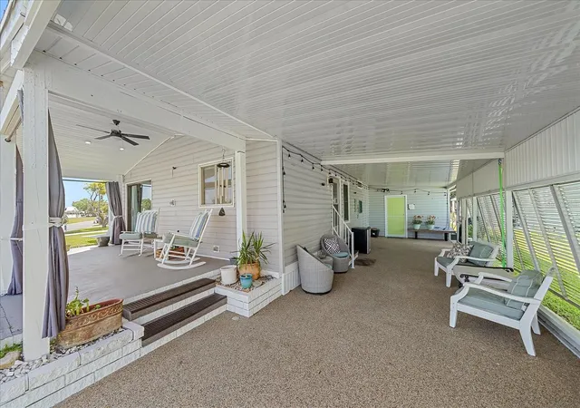 Homes for sale in Palmetto, FL | 137 Lakeview Dr #137, Palmetto, FL 34221 | MLS# A4688370