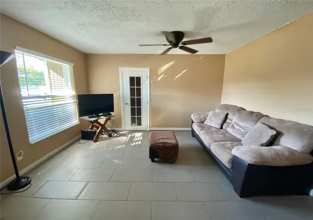 4th image of 4403 Gandy Cir, Tampa, FL 33616 | MLS# O6395403