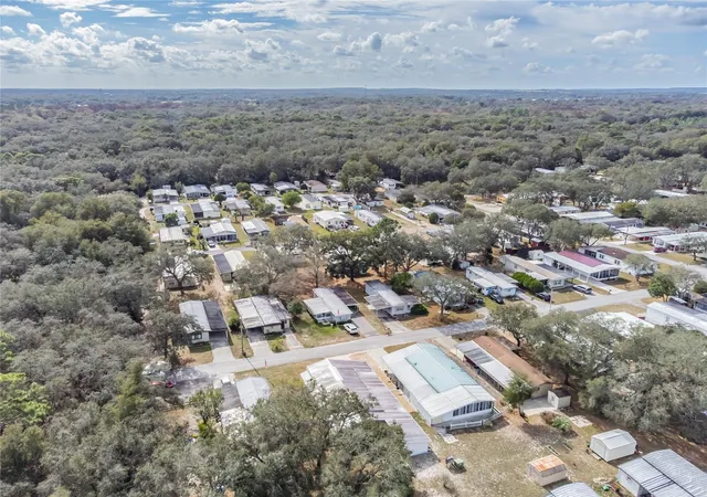 Photo 5 of Manufactured home for sale at 35005 Fraser St, Dade City, FL 33523 | MLS# TB8492877 | Listing updated on 2026-08-11