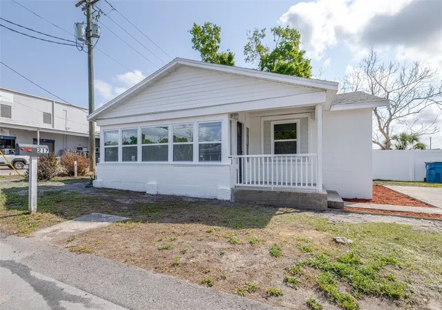 Homes for sale in Mulberry, FL | 217 Nw 4th Ave, Mulberry, FL 33860 | MLS# L4960753