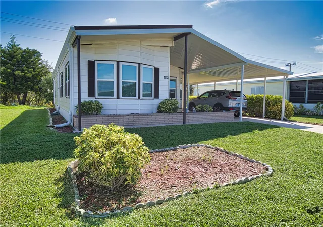 Photo 2 of Manufactured home for sale at 424 Tarde Logo Cir, North Port, FL 34287 | MLS# TB8492886 | Listing updated on 2026-09-22
