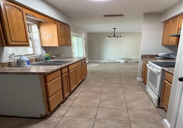 Photo 3 of Single family home for sale at 415 S Tangerine Ct, Eagle Lake, FL 33839 | MLS# B4902223 | Listing updated on 2026-09-14