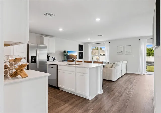 Photo 3 of Single family home for sale at 1080 Bear Hammock Dr, Umatilla, FL 32784 | MLS# O6395503 | Listing updated on 2026-09-14