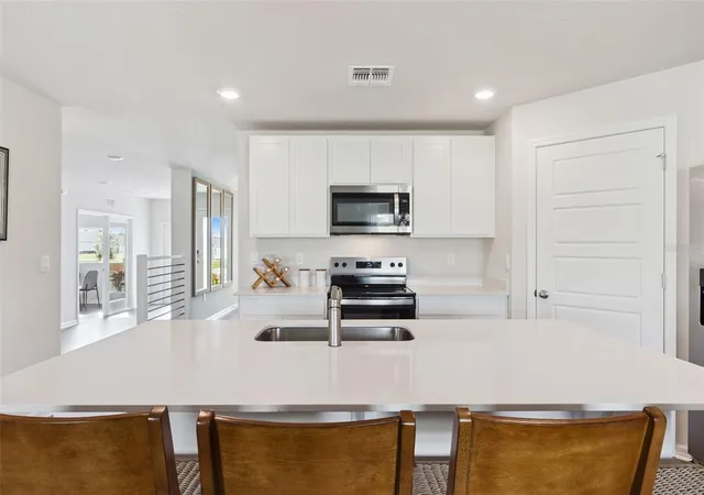 Photo 4 of Single family home for sale at 1080 Bear Hammock Dr, Umatilla, FL 32784 | MLS# O6395503 | Listing updated on 2026-09-14