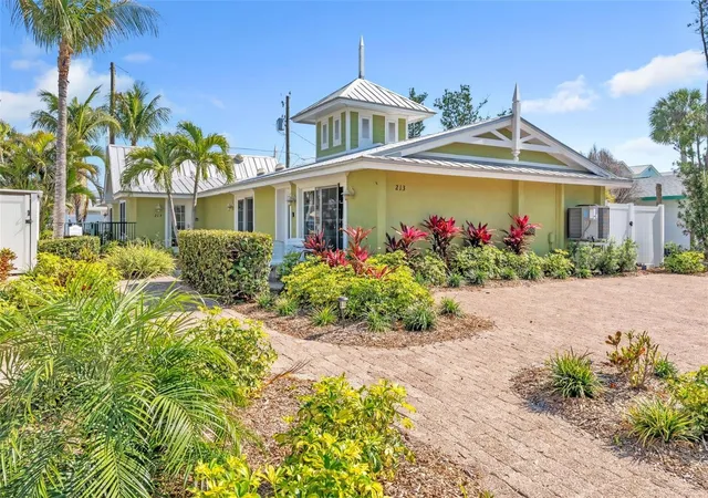 2nd image of 215 67th St #6, Holmes Beach, FL 34217 | MLS# A4688457