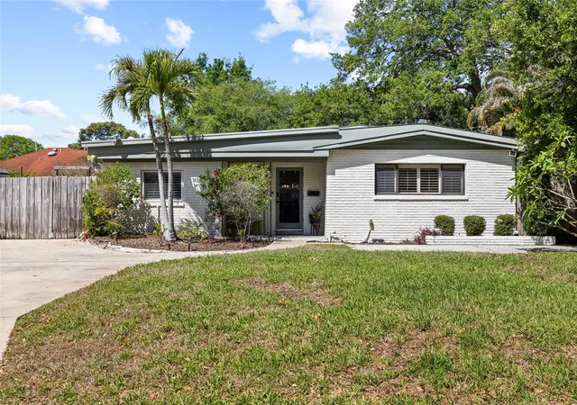 Photo 2 of Single family home for sale at 4303 S Cameron Ave, Tampa, FL 33611 | MLS# TB8493005 | Listing updated on 2026-09-12