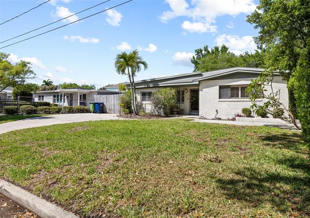 Photo 3 of Single family home for sale at 4303 S Cameron Ave, Tampa, FL 33611 | MLS# TB8493005 | Listing updated on 2026-10-10