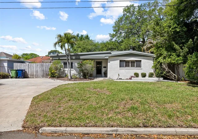 Photo 3 of Single family home for sale at 4303 S Cameron Ave, Tampa, FL 33611 | MLS# TB8493005 | Listing updated on 2026-10-10
