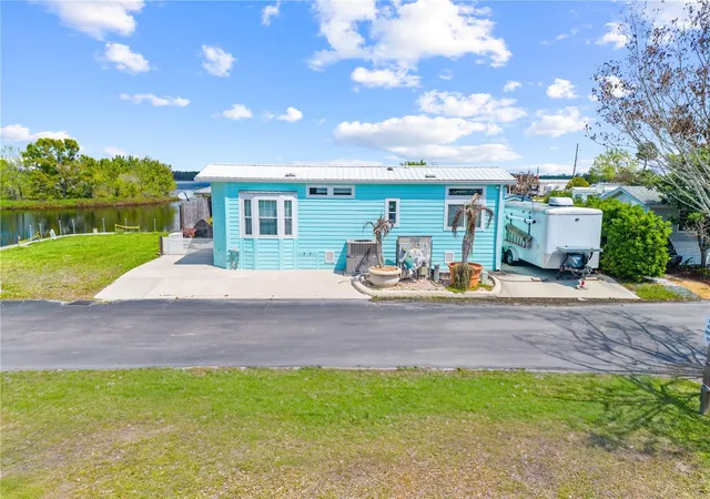 Photo 3 of Manufactured home for sale at 1315 Pine Is Dr N, Saint Cloud, FL 34771 | MLS# S5146989 | Listing updated on 2026-08-13