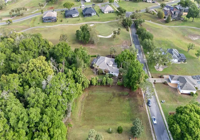 4th image of 5204 Greens Dr, Lady Lake, FL 32159 | MLS# G5110432