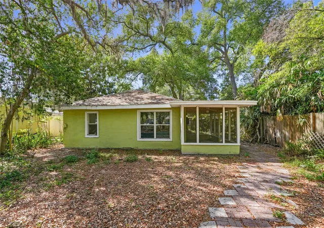 Photo 1 of Single family home for sale at 619 Beverly Ave, Largo, FL 33770 | MLS# O6395570 | Listing updated on 2026-09-11