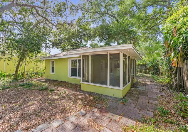 Photo 2 of Single family home for sale at 619 Beverly Ave, Largo, FL 33770 | MLS# O6395570 | Listing updated on 2026-09-11