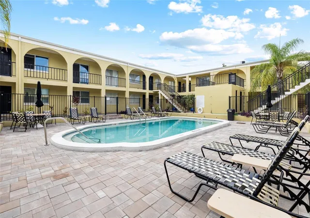 2nd image of 3206 W Azeele St, TAMPA, FL 33609