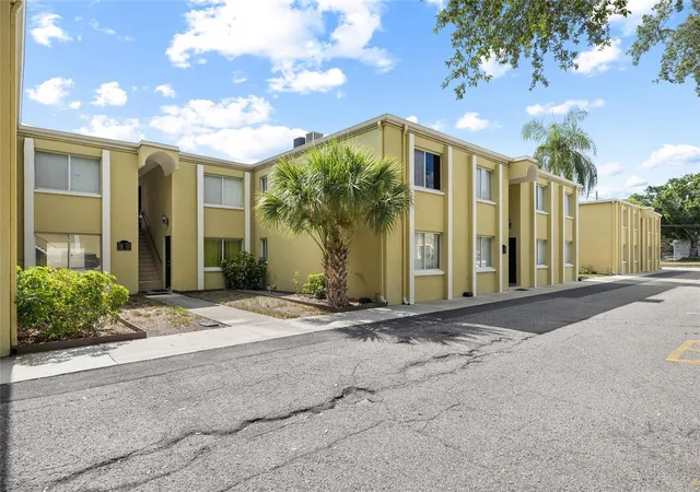 3rd image of 3206 W Azeele St #227, Tampa, FL 33609 | MLS# TB8493077