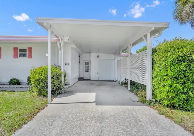 Photo 3 of Manufactured home for sale at 270 Palai Ave, Leesburg, FL 34788 | MLS# G5110451 | Listing updated on 2026-09-30