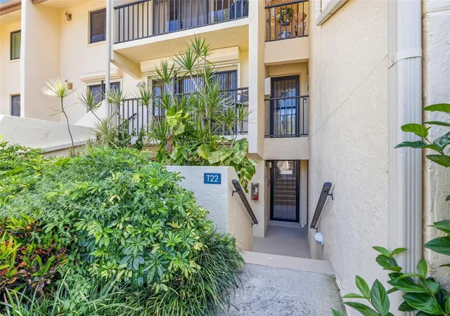4th image of 7520 Sunshine Skyway Ln S #T22, Saint Petersburg, FL 33711 | MLS# TB8493116