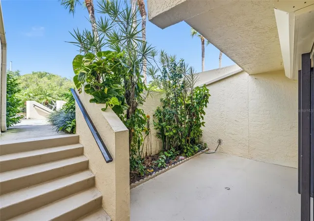 5th image of 7520 Sunshine Skyway Ln S #T22, Saint Petersburg, FL 33711 | MLS# TB8493116