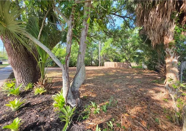 1st image of 2715 5th St S, St Petersburg, FL 33705 | MLS# A4688512