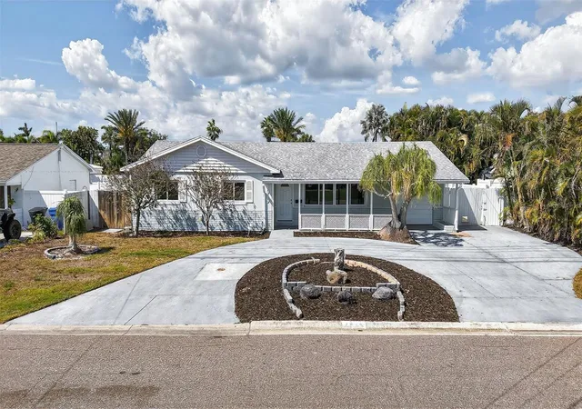Photo 1 of Single family home for sale at 7919 Causeway Blvd S, Saint Petersburg, FL 33707 | MLS# TB8493139 | Listing updated on 2026-08-23
