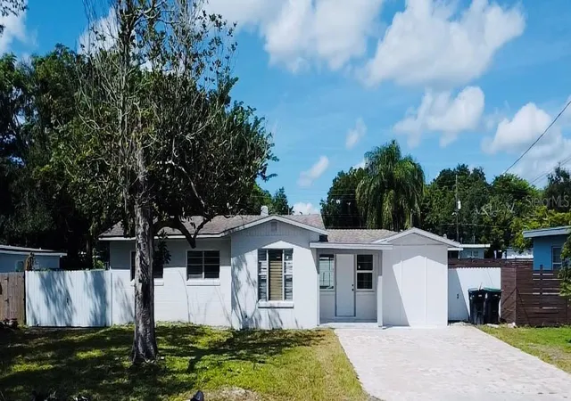 Photo 1 of Single family home for sale at 136 Lynbrook Dr, Orlando, FL 32807 | MLS# S5147011 | Listing updated on 2026-09-19